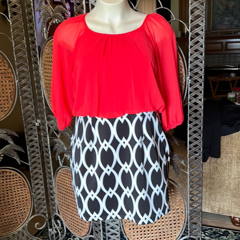 Beautiful dress with shear lined top attached to flex fit skirt